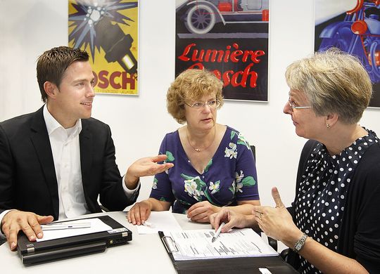 Mit den Arbeitnehmervertretern erarbeitete Bosch eine Gesamtbetriebsvereinbarung für seine deutschen Standorte. Mit den Arbeitnehmervertretern erarbeitete Bosch eine Gesamtbetriebsvereinbarung für seine deutschen Standorte.