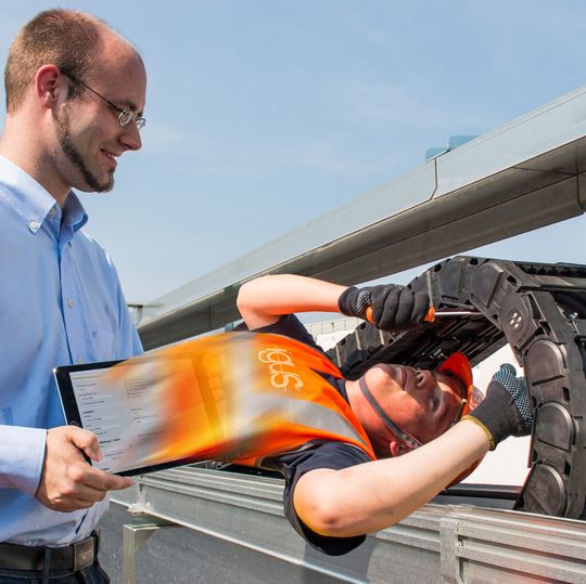 Den Monteur quasi im Tablet dabei: der neue Kostenrechner für die Montage von Energieketten und Leitungen. Den Monteur quasi im Tablet dabei: der neue Kostenrechner für die Montage von Energieketten und Leitungen.