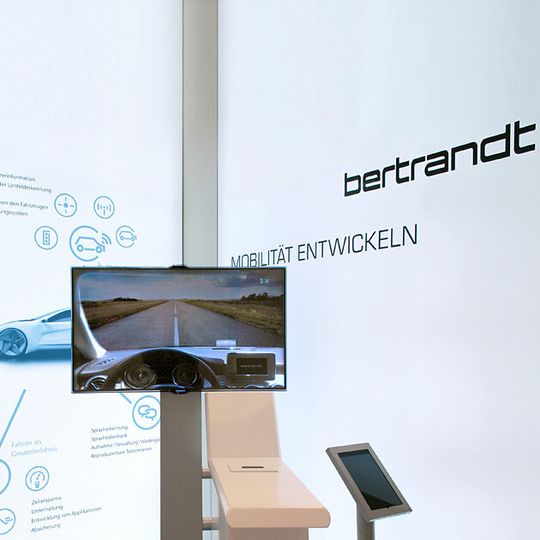 Bertrandt hat ein Bedienkonzept entwickelt, um visuelle und manuelle Ablenkungen des Fahrers durch die neuen Infotainmentsysteme zu reduzieren.