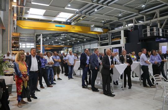Viele geladene Gäste kamen zum feierlichen Festakt zum Bunorm-Jubiläum in die neu erbaute Halle. Viele geladene Gäste kamen zum feierlichen Festakt zum Bunorm-Jubiläum in die neu erbaute Halle.