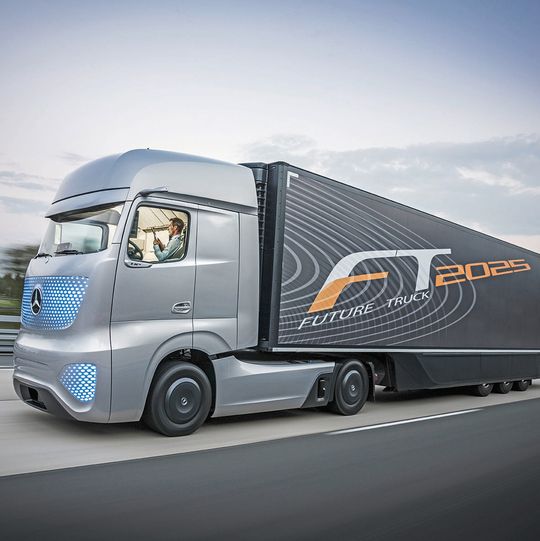 Der Future Truck wird bald zu seinen ersten Testfahrten auf Baden-Württembergs Autobahnen starten. Der Future Truck wird bald zu seinen ersten Testfahrten auf Baden-Württembergs Autobahnen starten.
