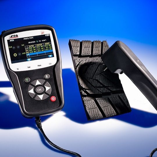 Das neue Reifenprofilmessgerät ergänzt das Ateq-Diagnosegerät.