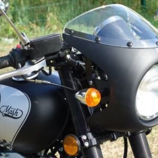 Die Front der Mash 250 Café Racer. Die Front der Mash 250 Café Racer.