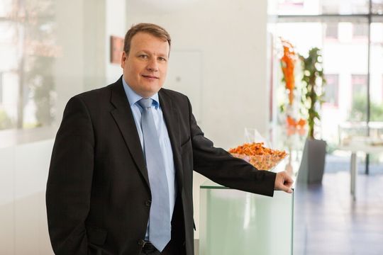 Thomas Rienessl bekleidet die Position als Head of Business Development Industries bei B&R. Thomas Rienessl bekleidet die Position als Head of Business Development Industries bei B&R.