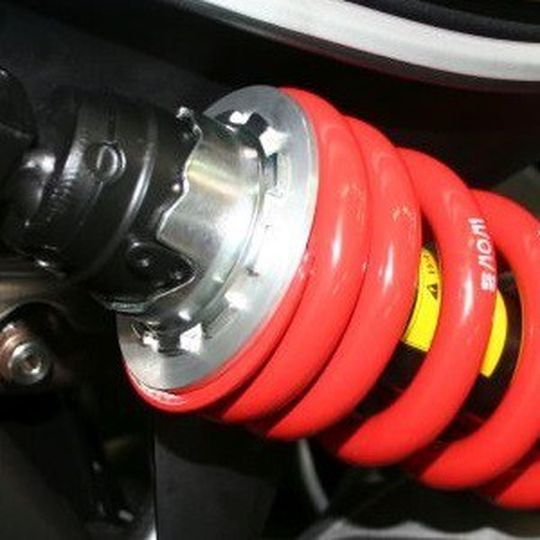 Mehr Kurven-Fahrspaß soll es mit den neuen Heckhöher- und Tieferlegungen geben. Mehr Kurven-Fahrspaß soll es mit den neuen Heckhöher- und Tieferlegungen geben.