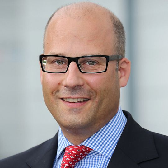 Ab dem 1. September 2015 tritt Dr. Matthias Schubert in die Geschäftsführung der TÜV Rheinland Kraftfahrt GmbH ein. Ab dem 1. September 2015 tritt Dr. Matthias Schubert in die Geschäftsführung der TÜV Rheinland Kraftfahrt GmbH ein.