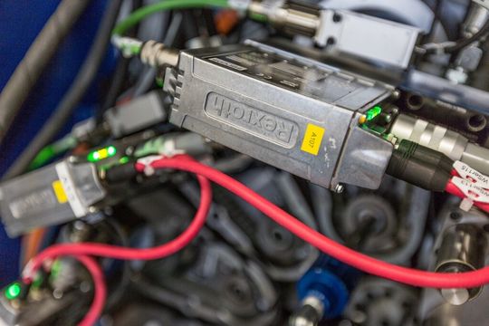 Für eine genaue Positionierung sorgt das Regelventil IAC in Werkzeugmaschinen.