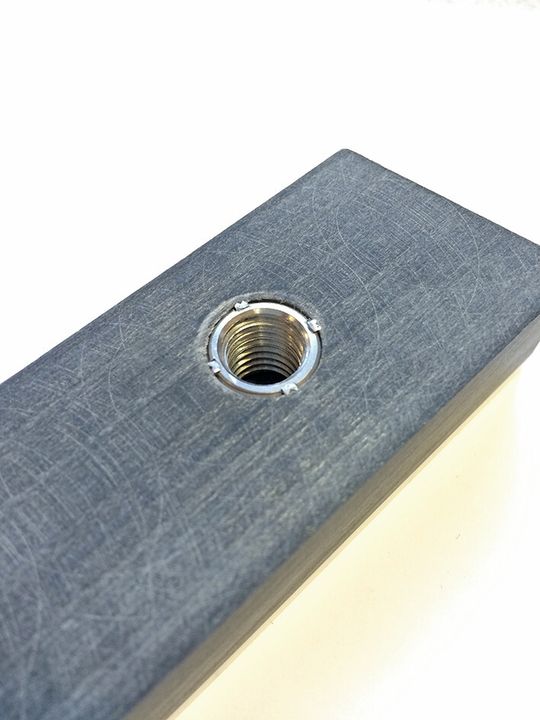 So verstärken Keenserts Gewinde in Carbon-Werkstoff. So verstärken Keenserts Gewinde in Carbon-Werkstoff.