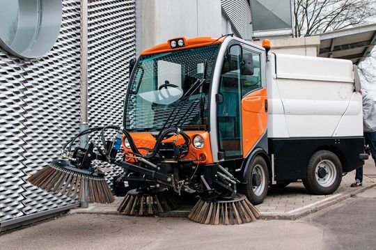 Ein Kommunalfahrzeug verbraucht pro Jahr rund 10 000 Liter Diesel. Ein Kommunalfahrzeug verbraucht pro Jahr rund 10 000 Liter Diesel.