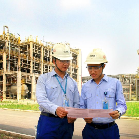 In late April of this year, BASF has started trial production of mononitrobenzene in Chongqing, the first precursor plant of the integrated MDI complex. In late April of this year, BASF has started trial production of mononitrobenzene in Chongqing, the first precursor plant of the integrated MDI complex.