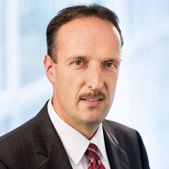 Jürgen Himmelsbach rückt zum 1. September in den Vorstand des TÜV Nord-Konzerns auf und übernimmt dort die Verantwortung für den Konzernbereich Finanzen, Controlling und Administration. Jürgen Himmelsbach rückt zum 1. September in den Vorstand des TÜV Nord-Konzerns auf und übernimmt dort die Verantwortung für den Konzernbereich Finanzen, Controlling und Administration.