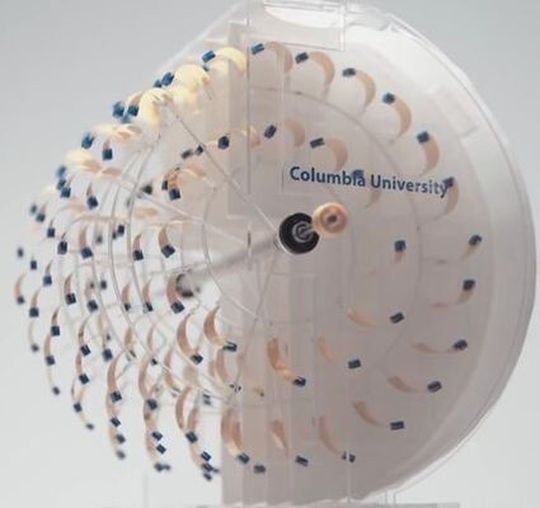 Die Feuchtigkeitsmühle funktioniert im Prinzip wie ein Wasserrad.