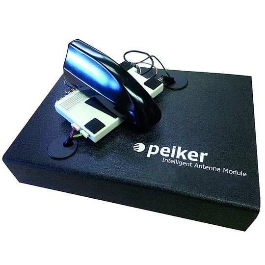 Das Intelligent Antenna Module ist LTE-Telematiksteuergerät und Multimedia-Plattform zugleich. Das Intelligent Antenna Module ist LTE-Telematiksteuergerät und Multimedia-Plattform zugleich.