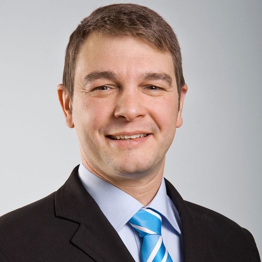 Gerhard Niedermeier bringt 15-jährige Praxiserfahrung als Elektroingenieur der Prozessautomation mit ins Unternehmen.