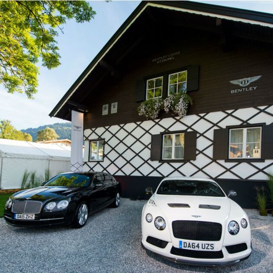 Nicht die einzige Kitzbühler Hütte mit Bentleys vor der Tür, aber die einzige Kitzbühler Bentley-Hütte.