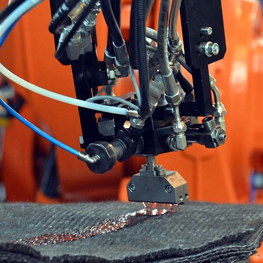 Cannon Deutschland präsentiert auf der Composites Europe in Stuttgart unter anderem eine Technik namens ESTRIM-Liquid-Lay-Down-Technologie, mit der ein Skatebord aus recycelten Carbonfasern hergestellt wurde (Ein Bild davon siehe Galerie). Cannon Deutschland präsentiert auf der Composites Europe in Stuttgart unter anderem eine Technik namens ESTRIM-Liquid-Lay-Down-Technologie, mit der ein Skatebord aus recycelten Carbonfasern hergestellt wurde (Ein Bild davon siehe Galerie).