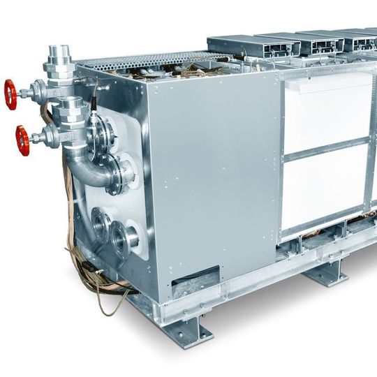 Nach erfolgreichem Testbetrieb in Dresden hat Sunfire eine für den Einsatz an Bord optimierte Hochtemperatur-Brennstoffzelle (Solid Oxide Fuel Cell, SOFC) mit einer elektrischen Leistung von 50 kW an Thyssen Krupp Marine Systems geliefert. Nach erfolgreichem Testbetrieb in Dresden hat Sunfire eine für den Einsatz an Bord optimierte Hochtemperatur-Brennstoffzelle (Solid Oxide Fuel Cell, SOFC) mit einer elektrischen Leistung von 50 kW an Thyssen Krupp Marine Systems geliefert.