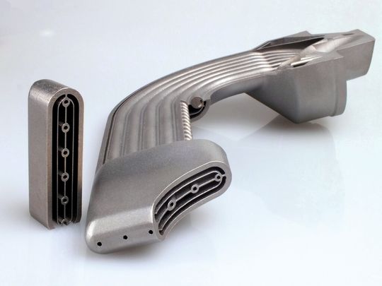 Die Abgassonde wurde inklusive aller strömungstechnisch optimierten Kanäle mit integrierter Kühlfunktion in einem Arbeitsgang durch Laserschmelzen hergestellt.