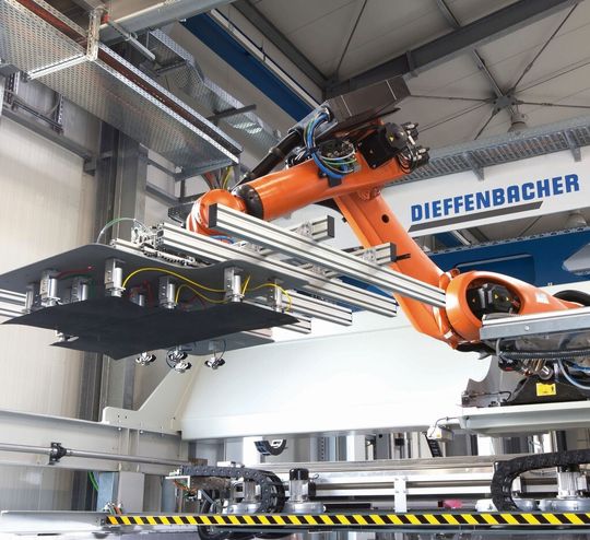 Dieffenbacher auf der Composites Europe in Stuttgart: Preform-Herstellung für die Massenproduktion von CFK-Teilen ist eine Domäne des Ausstellers. Dieffenbacher auf der Composites Europe in Stuttgart: Preform-Herstellung für die Massenproduktion von CFK-Teilen ist eine Domäne des Ausstellers.