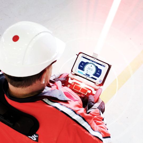 Über das mobile, drahtlose Tablet lassen sich alle wichtigen Kraninformationen zum Smarton in Echtzeit abrufen. Über das mobile, drahtlose Tablet lassen sich alle wichtigen Kraninformationen zum Smarton in Echtzeit abrufen.