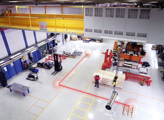 Konecranes hat seinen Prozess- und Schwerlastkran Smarton jetzt mit einem Tablet und noch mehr Funktionen ausgerüstet. Das soll die Transport- und Wartungsprozesse für den Kranführer einfacher, effizienter und vor allem sicherer machen. Konecranes hat seinen Prozess- und Schwerlastkran Smarton jetzt mit einem Tablet und noch mehr Funktionen ausgerüstet. Das soll die Transport- und Wartungsprozesse für den Kranführer einfacher, effizienter und vor allem sicherer machen.