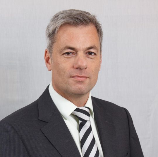 SVG-Mautexperte Alexander Wagner: „Fahrer sollten nach dem Obu-Einbau darauf achten, dass die Gesamtmasse ihres Fahrzeugs korrekt eingestellt ist.“ SVG-Mautexperte Alexander Wagner: „Fahrer sollten nach dem Obu-Einbau darauf achten, dass die Gesamtmasse ihres Fahrzeugs korrekt eingestellt ist.“