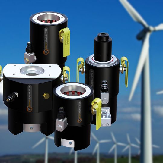 Mit den hydraulischen Vorspannzylindern von Atlas Copco können bei der Montage des Turmflansches einer Windkraftanlage Kräfte von 500.000 N aufgebracht werden. Mit den hydraulischen Vorspannzylindern von Atlas Copco können bei der Montage des Turmflansches einer Windkraftanlage Kräfte von 500.000 N aufgebracht werden.