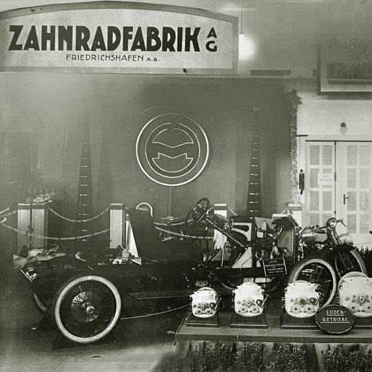 1924: ZF-Ausstellung mit dem Soden-Getriebe. 1924: ZF-Ausstellung mit dem Soden-Getriebe.
