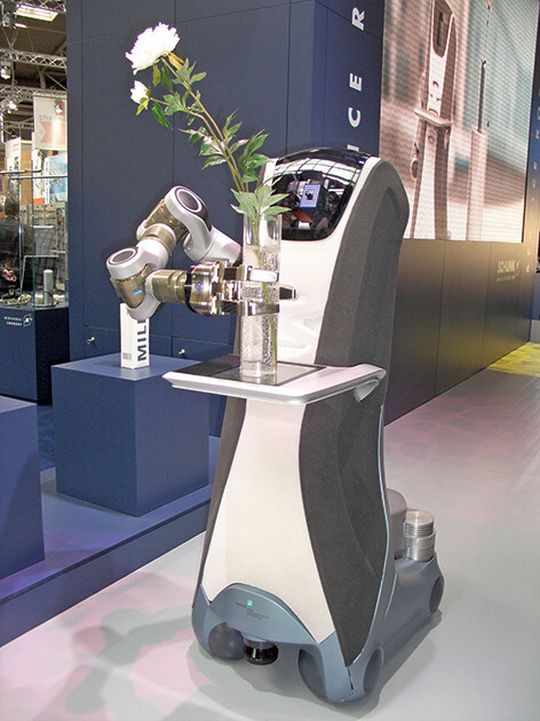 In der Servicerobotik liegt für Engelberger die Zukunft (im Bild: Schunk Care-O-bot).