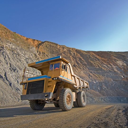 Eisenerzabbau ist nach der Erdölförderung der zweitwichtigste Gradmesser für den Zustand der Weltwirtschaft. Eisenerzabbau ist nach der Erdölförderung der zweitwichtigste Gradmesser für den Zustand der Weltwirtschaft.