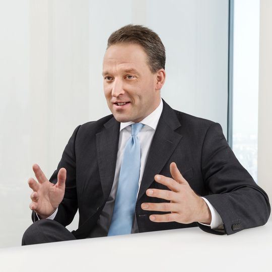 Matthias Zachert, Chairman of the Board of Management of Lanxess: “The opening of this new butadiene rubber plant reinforces the strategic role of Singapore as our hub for synthetic rubber production for the Asian markets.” Matthias Zachert, Chairman of the Board of Management of Lanxess: “The opening of this new butadiene rubber plant reinforces the strategic role of Singapore as our hub for synthetic rubber production for the Asian markets.”