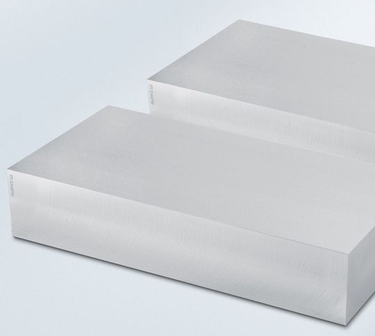 Meusburger bietet ab sofort neue Erodierblöcke in der Materialqualität 1.3343H (HSS) an, die sich für Schneidelemente eignen. Meusburger bietet ab sofort neue Erodierblöcke in der Materialqualität 1.3343H (HSS) an, die sich für Schneidelemente eignen.