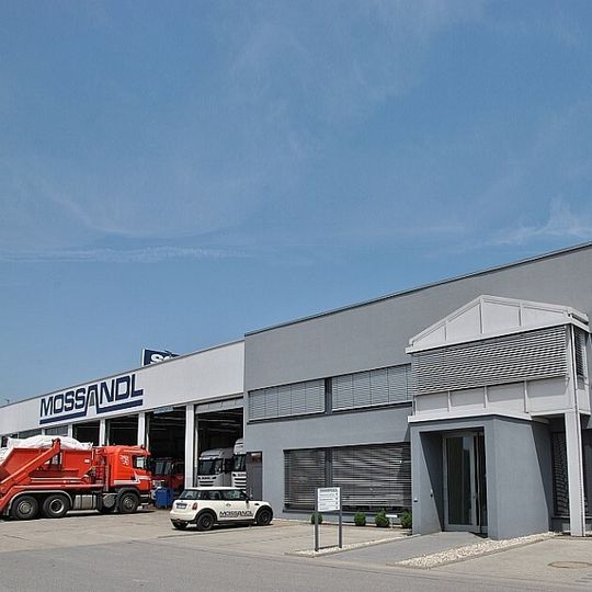 Mossandl in Dingolfing bietet seinen Kunden Service von der Finanzierung bis zum Flottenmanagement. Mossandl in Dingolfing bietet seinen Kunden Service von der Finanzierung bis zum Flottenmanagement.