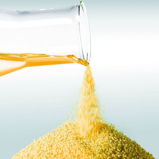 Von der Flüssigkeit zum Granulat: Innovative Drucklufttechnologie unterstützt die Heitersheimer Inprotec AG bei der Wirbelschichtgranulation. Von der Flüssigkeit zum Granulat: Innovative Drucklufttechnologie unterstützt die Heitersheimer Inprotec AG bei der Wirbelschichtgranulation.