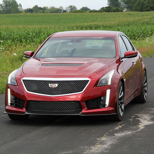 Der Cadillac CTS-V lässt mit 649 PS die Konkurrenzmodelle von Audi, BMW und Mercedes-AMG deutlich hinter sich. Der Cadillac CTS-V lässt mit 649 PS die Konkurrenzmodelle von Audi, BMW und Mercedes-AMG deutlich hinter sich.