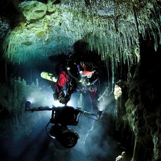 Tiefste Nacht ist in der Pit-Höhle in Mexiko. Tiefste Nacht ist in der Pit-Höhle in Mexiko.