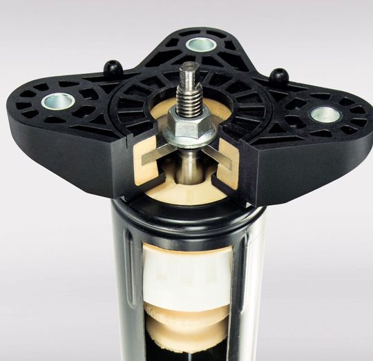 Basf kombiniert erstmals die Kunststoff-Spezialitäten Cellasto und Ultramid, um ein einzigartiges Dämpferlager für den Kfz-Einsatz Wirklichkeit werden zu lassen, wie es heißt.