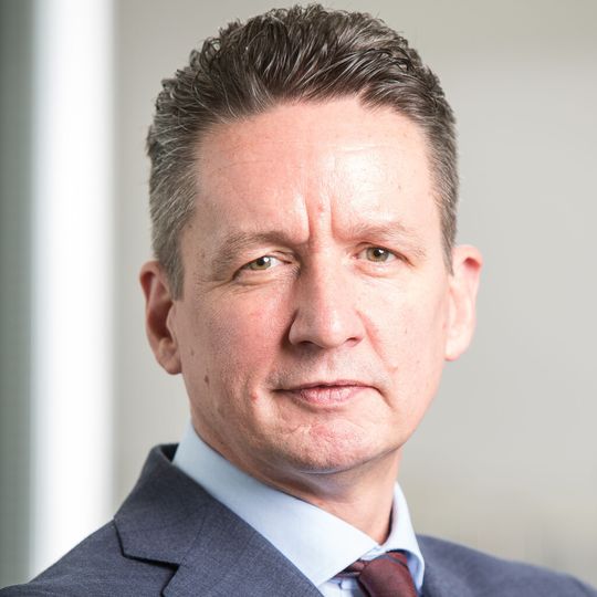 Für Olaf J. Müller, Sprecher der Geschäftsführung der LMT Group und Geschäftsführer von Fette Compacting, ist der Neubau ein klares Bekenntnis zu Schwarzenbek als Technologie-Standort. Für Olaf J. Müller, Sprecher der Geschäftsführung der LMT Group und Geschäftsführer von Fette Compacting, ist der Neubau ein klares Bekenntnis zu Schwarzenbek als Technologie-Standort.