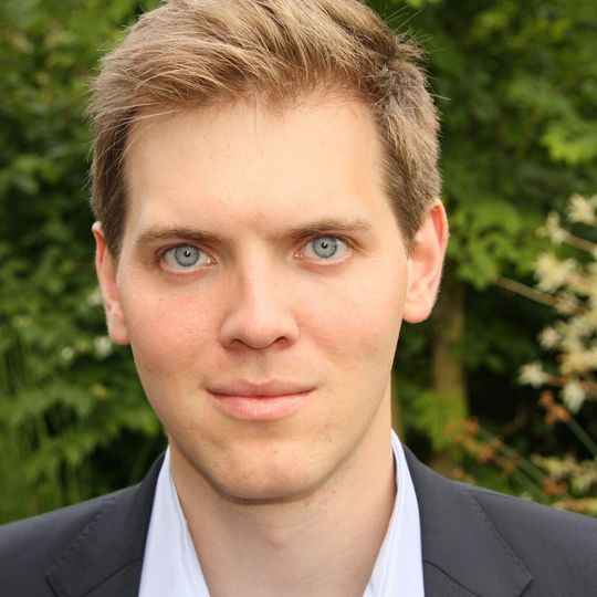 Thorsten Uhlenkamp arbeitet seit 2014 als Applications Engineer bei Analog Devices. Vorher studierte er Elektrotechnik an der TU München, der Chalmers Tekniska Högskola in Göteborg und der TU Braunschweig und hat einen Abschluss als M.Sc.