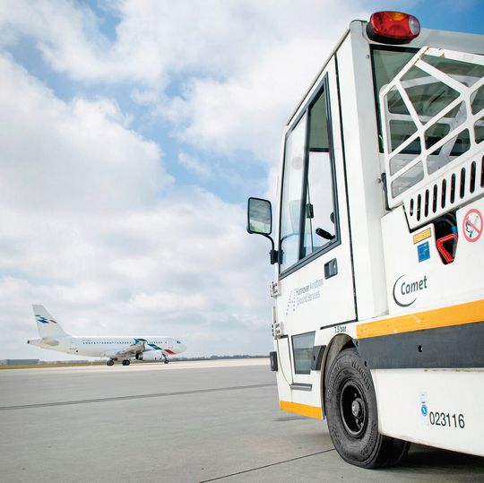 Continental CST unterstützt mit einem umfassenden und maßgeschneiderten Portfolio das Ground Handling an internationalen Flughäfen in der ganzen Welt. Continental CST unterstützt mit einem umfassenden und maßgeschneiderten Portfolio das Ground Handling an internationalen Flughäfen in der ganzen Welt.