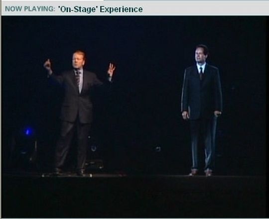 John Chambers und Marthin DeBeer: Eine Person ist ein Hologramm John Chambers und Marthin DeBeer: Eine Person ist ein Hologramm