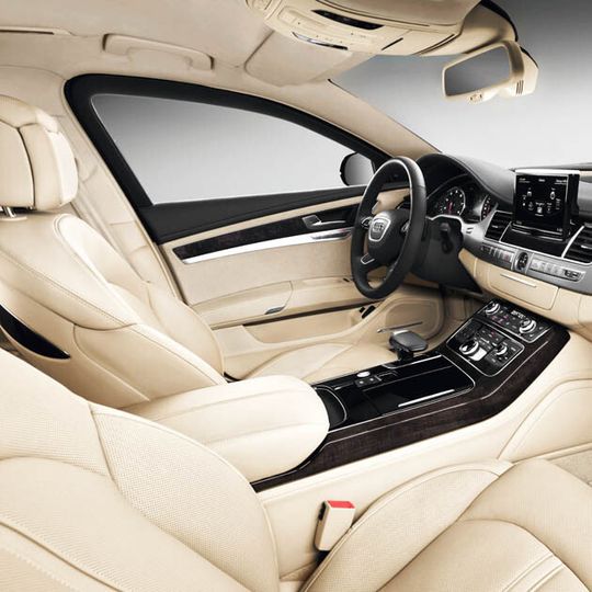 Safety first: Audi hat seine gepanzerte Limousine A8 L Security weiterentwickelt und zeigt sie auf der IAA in Frankfurt. Safety first: Audi hat seine gepanzerte Limousine A8 L Security weiterentwickelt und zeigt sie auf der IAA in Frankfurt.
