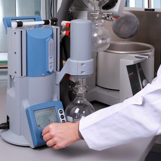 Chemie-Vakuumpumpstand PC 3001 Variopro Chemie-Vakuumpumpstand PC 3001 Variopro
