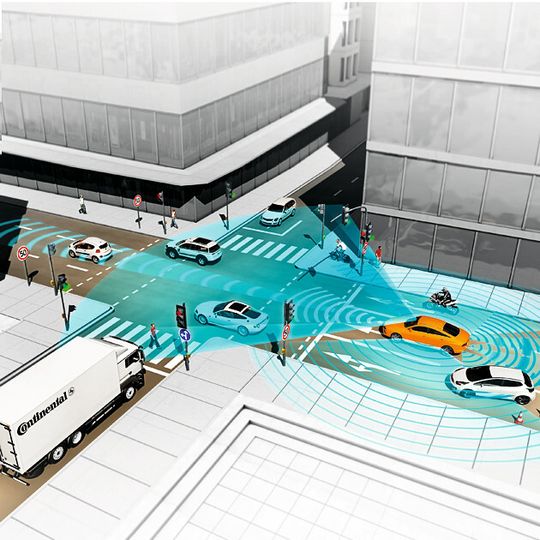 Road Database nutzt Informationen aus verschiedenen Fahrzeugsensoren und setzt diese zu einem maschinenlesbaren Bild der Straße zusammen. Road Database nutzt Informationen aus verschiedenen Fahrzeugsensoren und setzt diese zu einem maschinenlesbaren Bild der Straße zusammen.