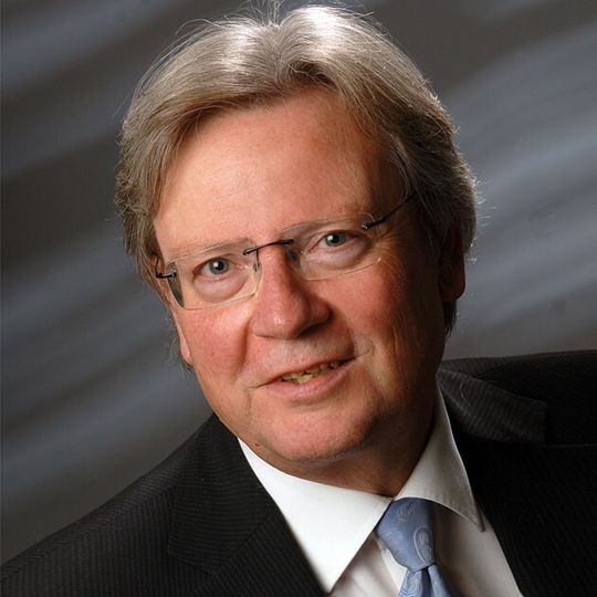 Dr.-Ing. Hinrich Mählmann ist neuer Präsident des GDA Gesamtverband der Aluminiumindustrie e.V. Dr.-Ing. Hinrich Mählmann ist neuer Präsident des GDA Gesamtverband der Aluminiumindustrie e.V.