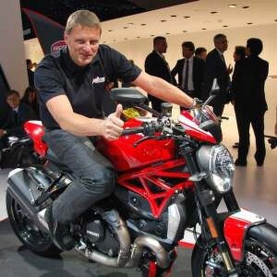 Probesitzen auf der Ducati Monster 1200 R. Probesitzen auf der Ducati Monster 1200 R.