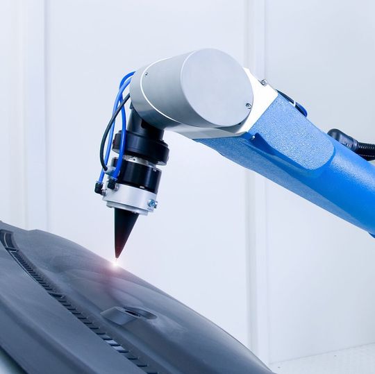 Jenoptik präsentiert auf der Fakuma 2015 Exponate zum Kunststoffschweißen und -schneiden via Laserstrahl. Hier demonstriert ein Jenopitk-Votan BIM, die präzise Bearbeitung eines Kfz-Bauteils. Viele Systeme können in Friedrichshafen live bei der Arbeit erlebt werden, wie Jenoptik betont. Jenoptik präsentiert auf der Fakuma 2015 Exponate zum Kunststoffschweißen und -schneiden via Laserstrahl. Hier demonstriert ein Jenopitk-Votan BIM, die präzise Bearbeitung eines Kfz-Bauteils. Viele Systeme können in Friedrichshafen live bei der Arbeit erlebt werden, wie Jenoptik betont.
