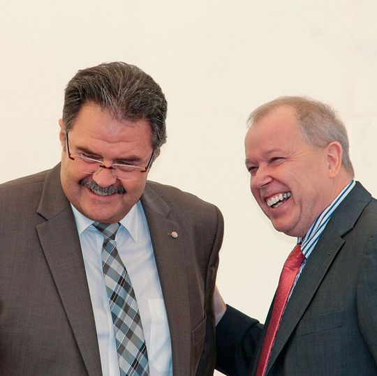 Oberbürgermeister Roland Henz (l.) und Hans-Georg Alff, Geschäftsführer von Coatinc Becker in Saarlouis. Oberbürgermeister Roland Henz (l.) und Hans-Georg Alff, Geschäftsführer von Coatinc Becker in Saarlouis.