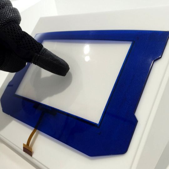 Die Oberfläche des neuen Touch Panels soll sich auch mit Handschuhen bedienen lassen. Die Oberfläche des neuen Touch Panels soll sich auch mit Handschuhen bedienen lassen.