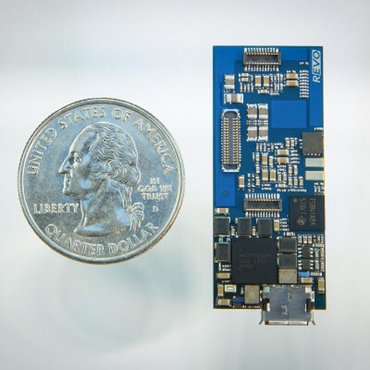 Auf kompakte größe und gerine Energieaufnahme kommt es an: Die Wearable Reference Plattform (WaRP) von Freescale im Größenvergleich.